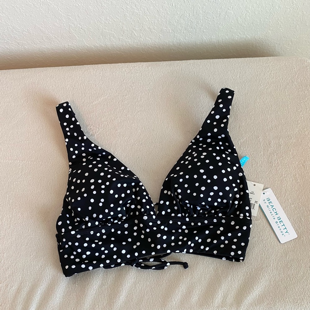Beach Betty Bathing Suit Top size Small. Polka DotBlack & White. NWT